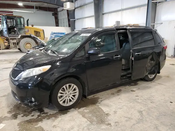 5TDYZ3DC8HS864866 2017 TOYOTA SIENNA - Image 1