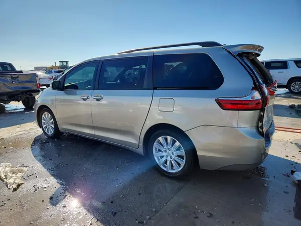5TDYZ3DC8HS866889 2017 TOYOTA SIENNA - Image 2