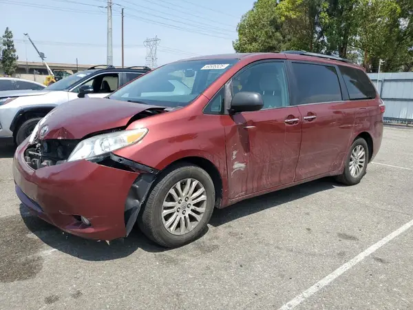 5TDYZ3DC8HS876600 2017 TOYOTA SIENNA - Image 1