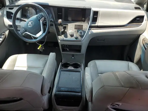 5TDYZ3DC8HS876600 2017 TOYOTA SIENNA - Image 8