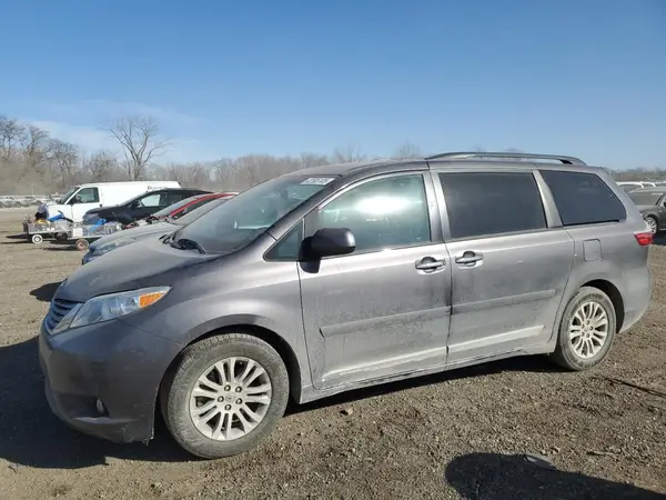 5TDYZ3DC8HS880422 2017 TOYOTA SIENNA - Image 1