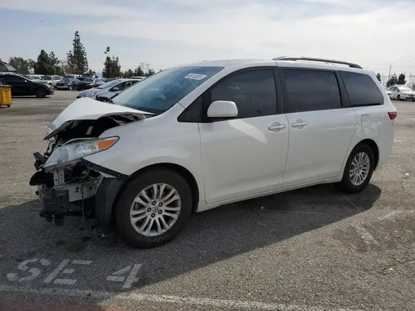 5TDYZ3DC8HS888634 2017 TOYOTA SIENNA - Image 1