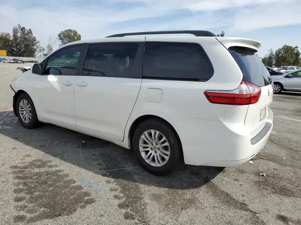 5TDYZ3DC8HS888634 2017 TOYOTA SIENNA - Image 2