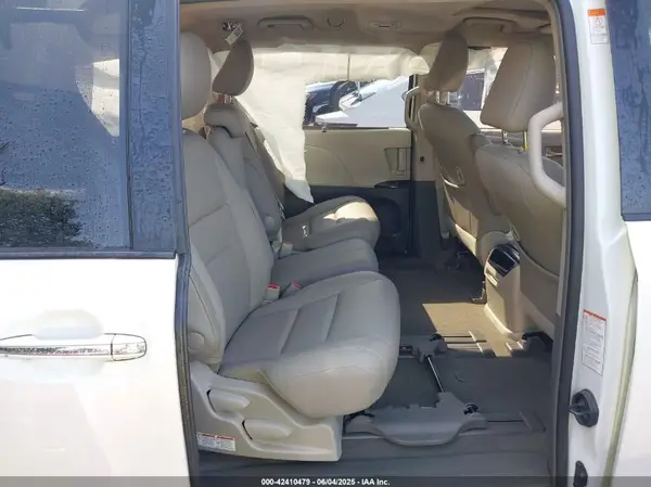 5TDYZ3DC8HS889430 2017 TOYOTA SIENNA - Image 8