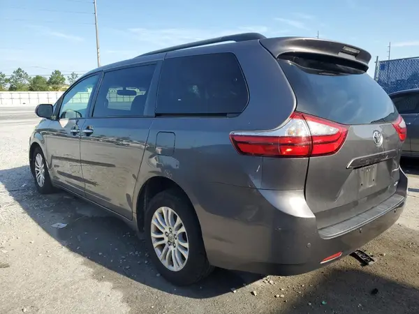 5TDYZ3DC8HS891811 2017 TOYOTA SIENNA - Image 2