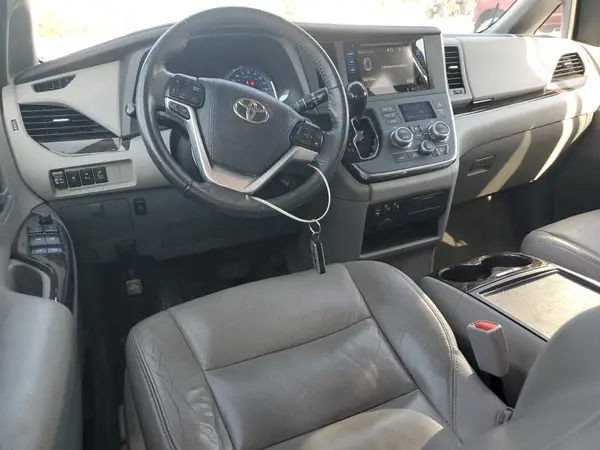 5TDYZ3DC8HS891811 2017 TOYOTA SIENNA - Image 8