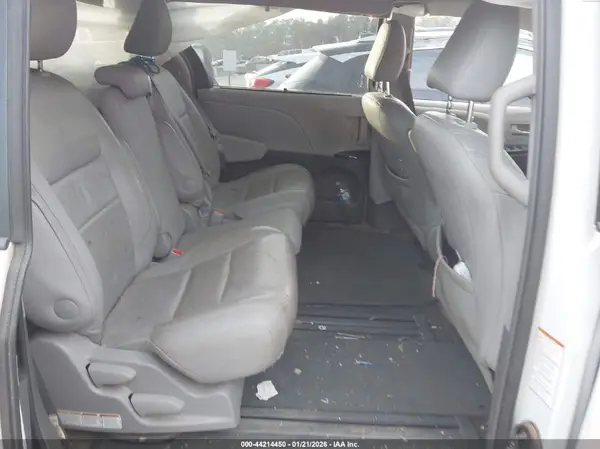5TDYZ3DC8HS893073 2017 TOYOTA SIENNA - Image 8