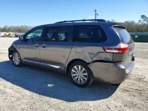 5TDYZ3DC8HS893882 2017 TOYOTA SIENNA - Image 2