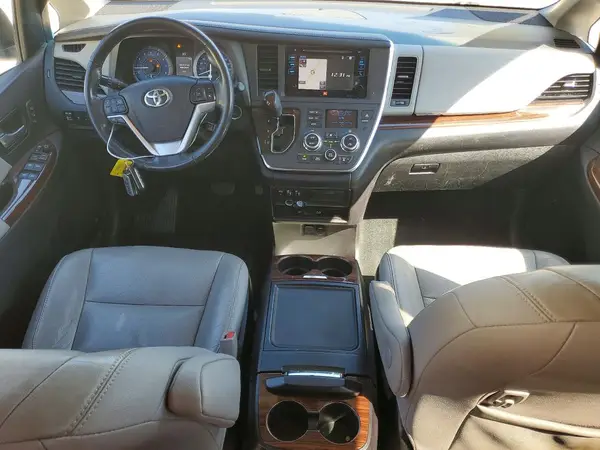 5TDYZ3DC8HS893882 2017 TOYOTA SIENNA - Image 8