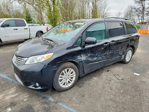 5TDYZ3DC8HS898757 2017 TOYOTA SIENNA - Image 1