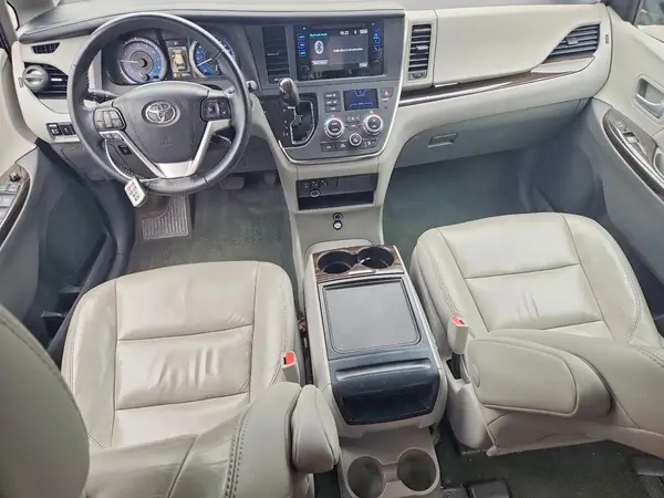 5TDYZ3DC8HS898757 2017 TOYOTA SIENNA - Image 8