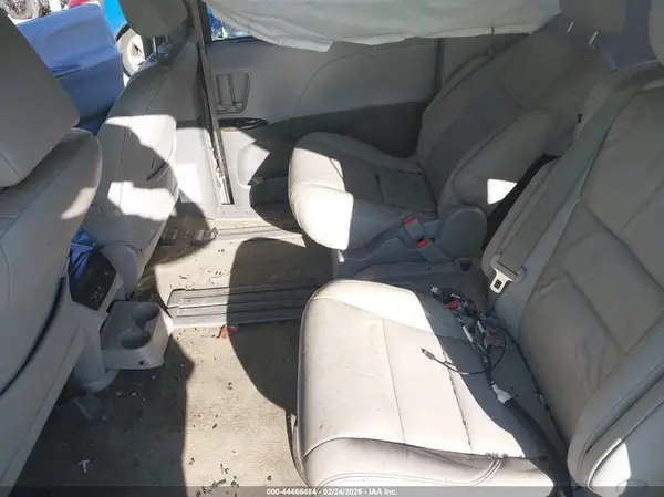 5TDYZ3DC8JS910850 2018 TOYOTA SIENNA - Image 8