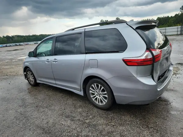 5TDYZ3DC8JS917507 2018 TOYOTA SIENNA - Image 2
