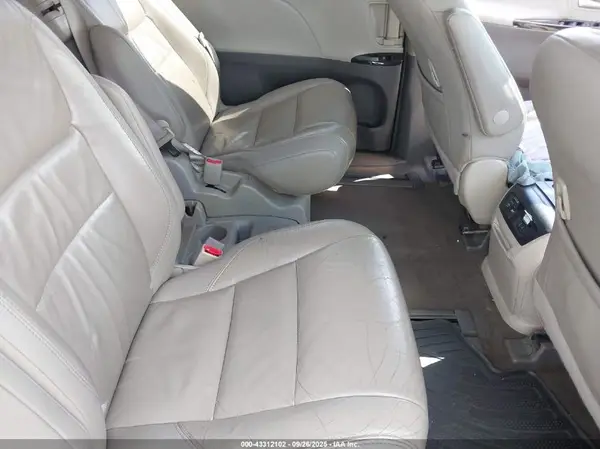 5TDYZ3DC8JS924523 2018 TOYOTA SIENNA - Image 8