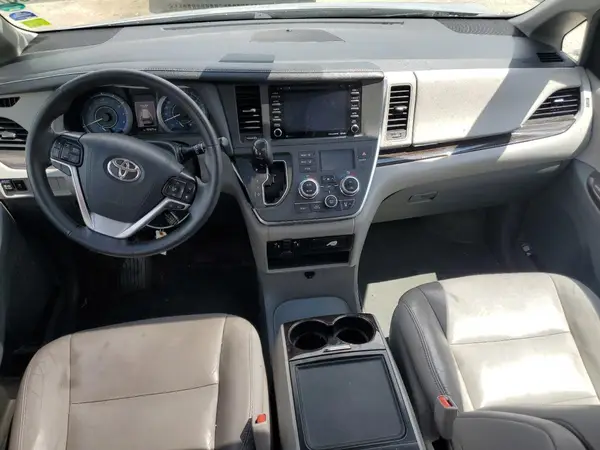 5TDYZ3DC8JS925025 2018 TOYOTA SIENNA - Image 8
