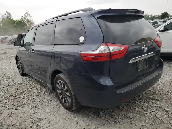 5TDYZ3DC8JS925882 2018 TOYOTA SIENNA - Image 2