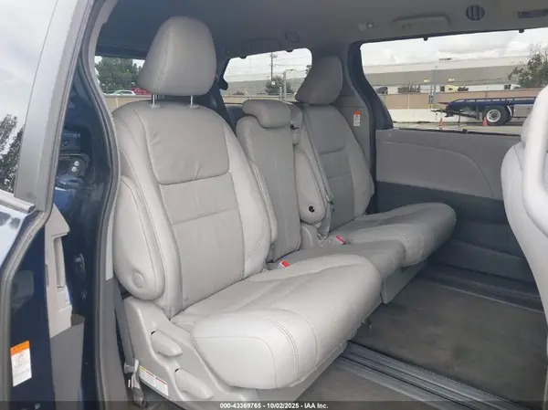 5TDYZ3DC8JS928331 2018 TOYOTA SIENNA - Image 8