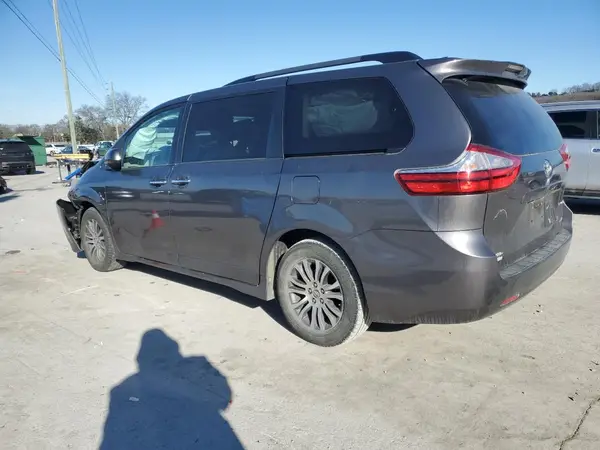 5TDYZ3DC8JS929110 2018 TOYOTA SIENNA - Image 2