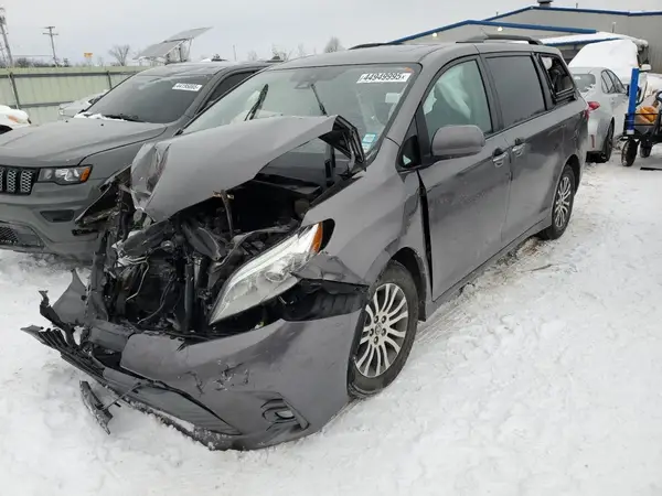 5TDYZ3DC8JS931407 2018 TOYOTA SIENNA - Image 1