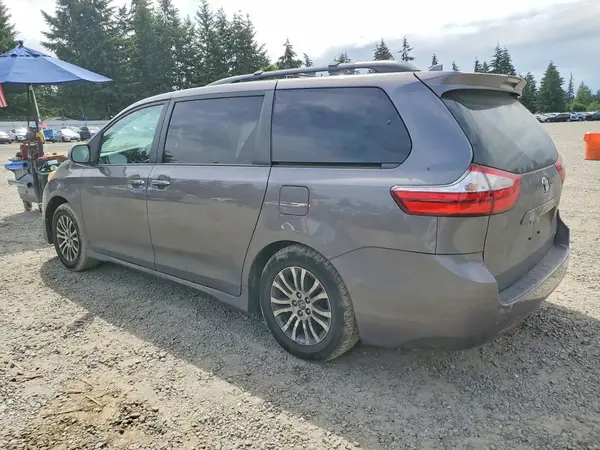 5TDYZ3DC8JS933478 2018 TOYOTA SIENNA - Image 2