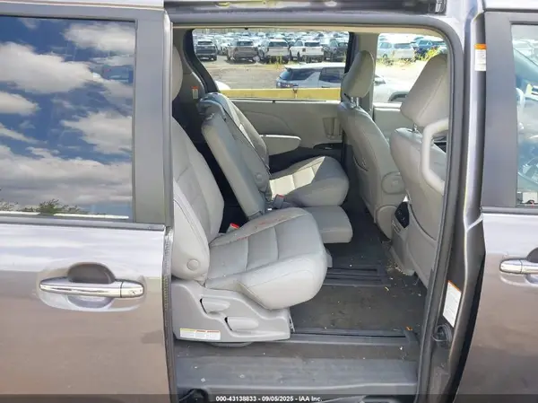 5TDYZ3DC8JS935845 2018 TOYOTA SIENNA - Image 8