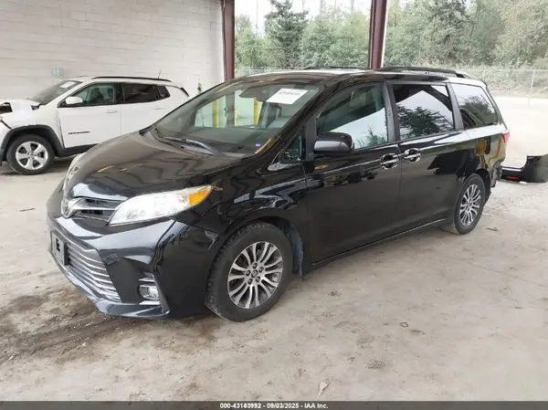 5TDYZ3DC8JS937210 2018 TOYOTA SIENNA - Image 2