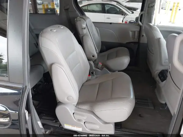 5TDYZ3DC8JS937210 2018 TOYOTA SIENNA - Image 8
