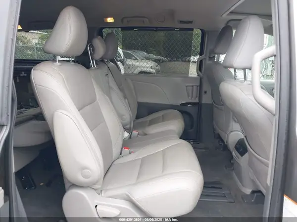 5TDYZ3DC8JS939975 2018 TOYOTA SIENNA - Image 8