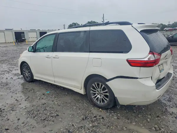 5TDYZ3DC8JS943458 2018 TOYOTA SIENNA - Image 2