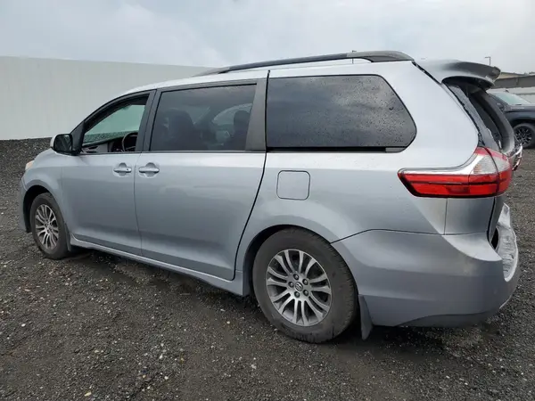 5TDYZ3DC8JS950409 2018 TOYOTA SIENNA - Image 2