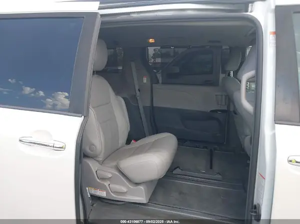 5TDYZ3DC8JS951656 2018 TOYOTA SIENNA - Image 8