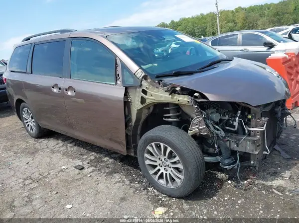 5TDYZ3DC8JS954640 2018 TOYOTA SIENNA - Image 1