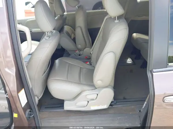 5TDYZ3DC8JS954640 2018 TOYOTA SIENNA - Image 8