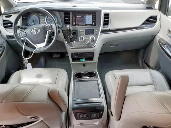 5TDYZ3DC8JS957795 2018 TOYOTA SIENNA - Image 8