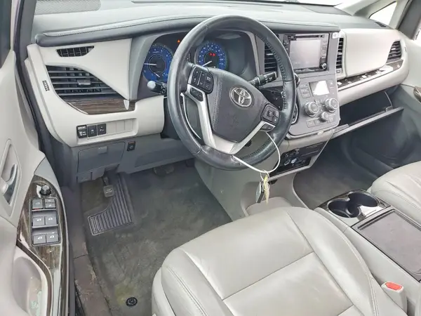 5TDYZ3DC8JS958025 2018 TOYOTA SIENNA - Image 8
