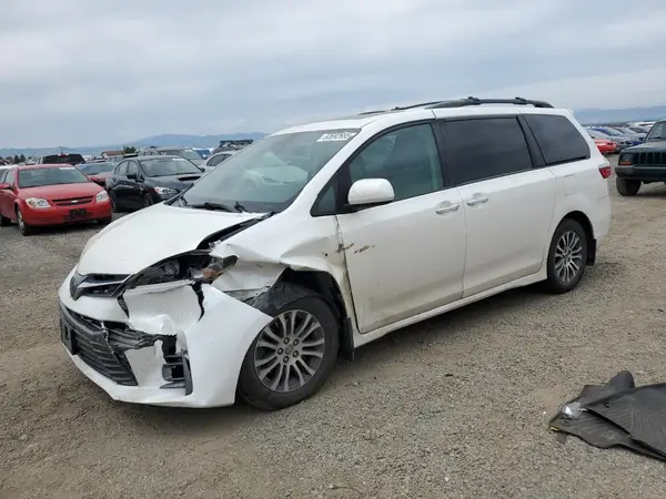 5TDYZ3DC8JS962091 2018 TOYOTA SIENNA - Image 1