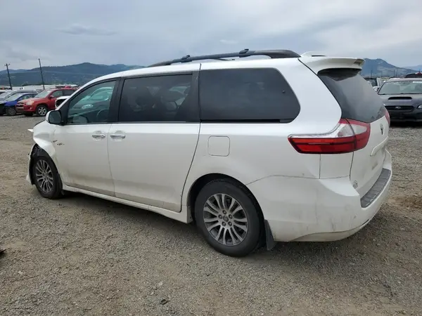 5TDYZ3DC8JS962091 2018 TOYOTA SIENNA - Image 2