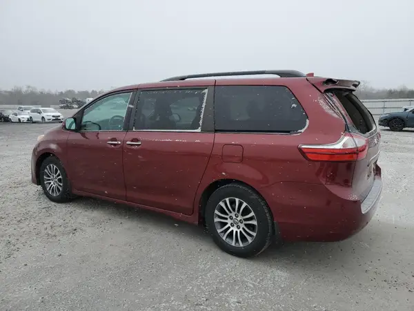5TDYZ3DC8JS963080 2018 TOYOTA SIENNA - Image 2