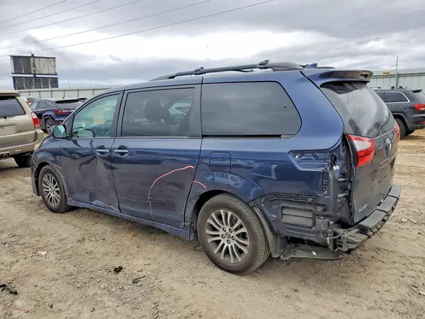 5TDYZ3DC8JS964925 2018 TOYOTA SIENNA - Image 2