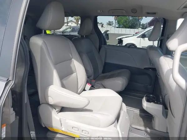 5TDYZ3DC8KS001055 2019 TOYOTA SIENNA - Image 8