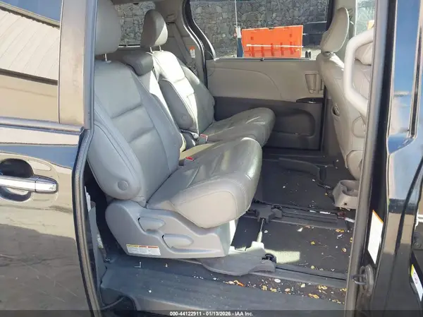5TDYZ3DC8KS002450 2019 TOYOTA SIENNA - Image 8