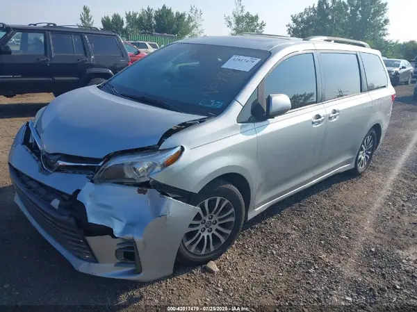 5TDYZ3DC8KS003467 2019 TOYOTA SIENNA - Image 2