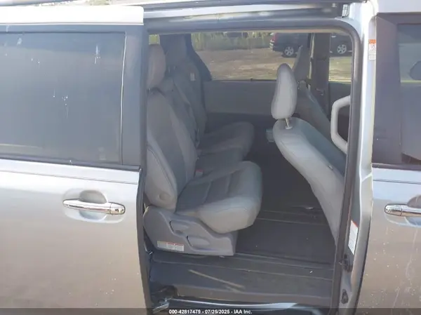 5TDYZ3DC8KS003467 2019 TOYOTA SIENNA - Image 8