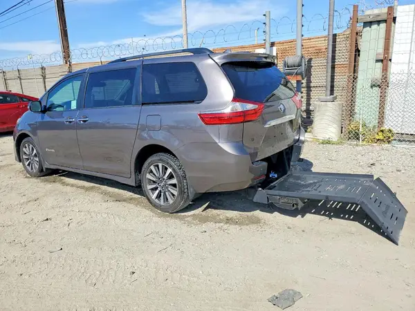 5TDYZ3DC8KS005039 2019 TOYOTA SIENNA - Image 2