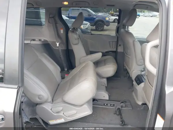5TDYZ3DC8KS006210 2019 TOYOTA SIENNA - Image 8