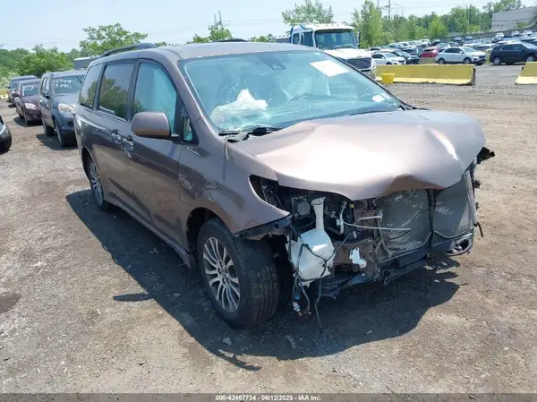 5TDYZ3DC8KS008426 2019 TOYOTA SIENNA - Image 1