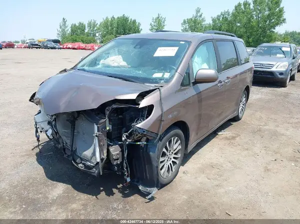 5TDYZ3DC8KS008426 2019 TOYOTA SIENNA - Image 2