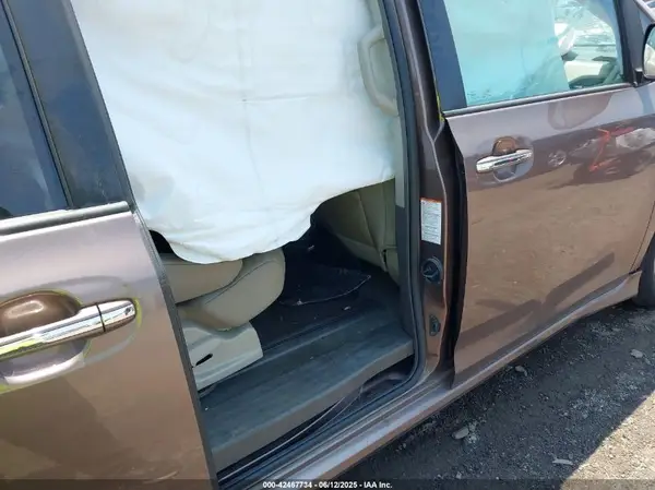 5TDYZ3DC8KS008426 2019 TOYOTA SIENNA - Image 8