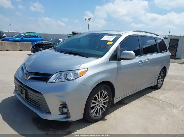 5TDYZ3DC8KS016526 2019 TOYOTA SIENNA - Image 2