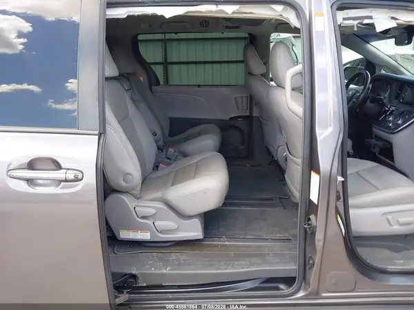 5TDYZ3DC8KS017658 2019 TOYOTA SIENNA - Image 8